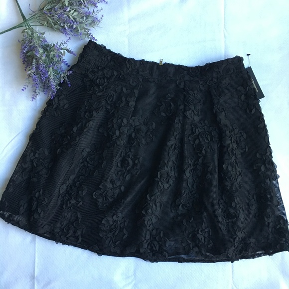 Worthington Dresses & Skirts - ⭐️4 for 20 NWT Worthington Lined skirt Black w/3D